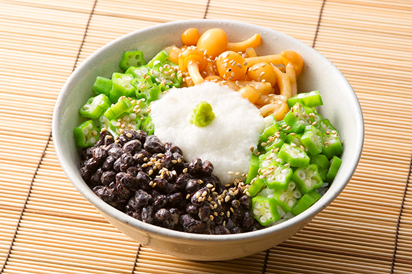 ねばねば食材で黒豆納豆丼