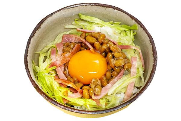 ベーコンとレタスの納豆卵ご飯